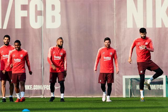 太拼!赵睿赛后出现抽筋 被张镇麟背着离开赛场